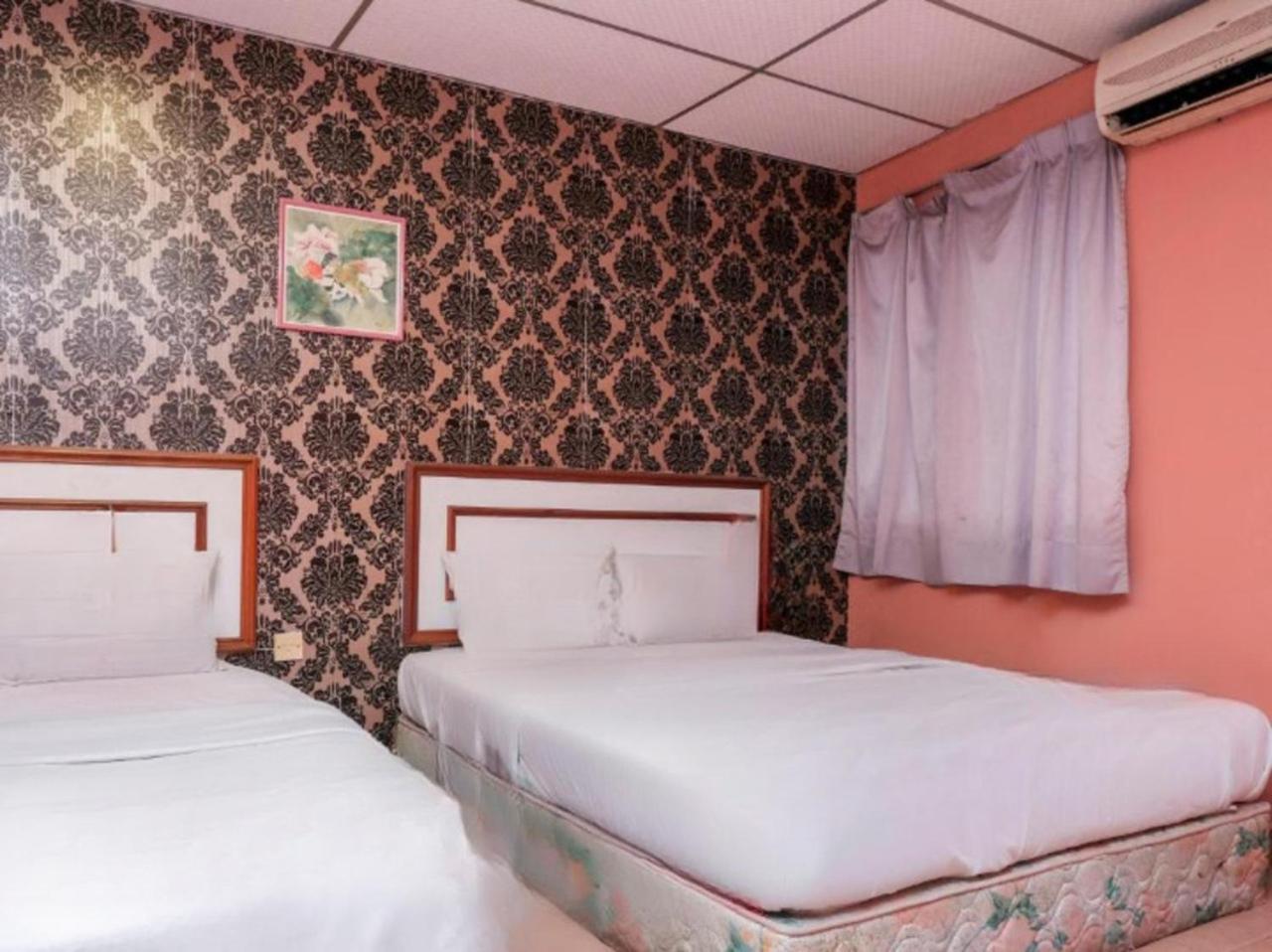 Hotel Tiara Chukai Екстериор снимка