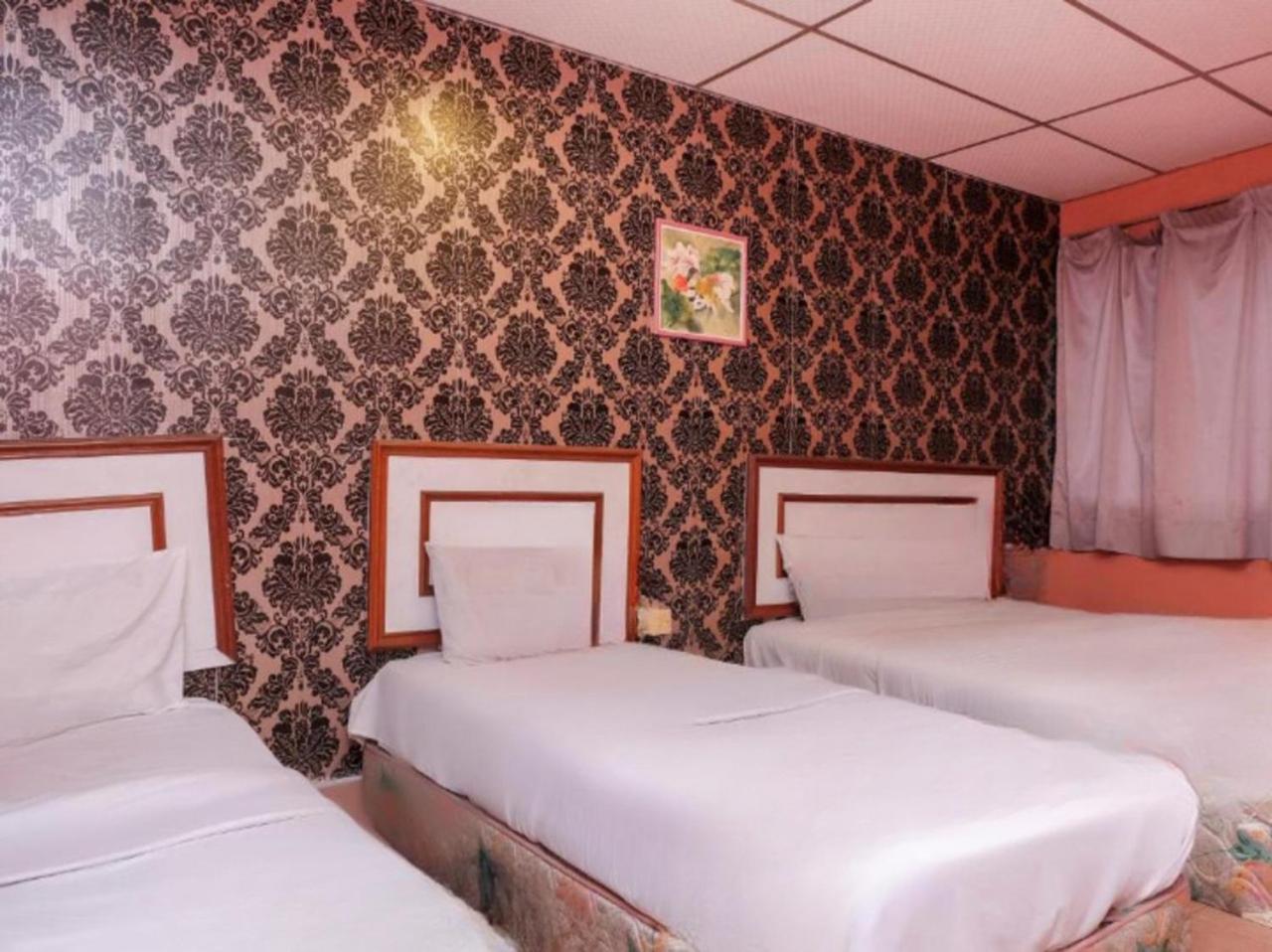 Hotel Tiara Chukai Екстериор снимка