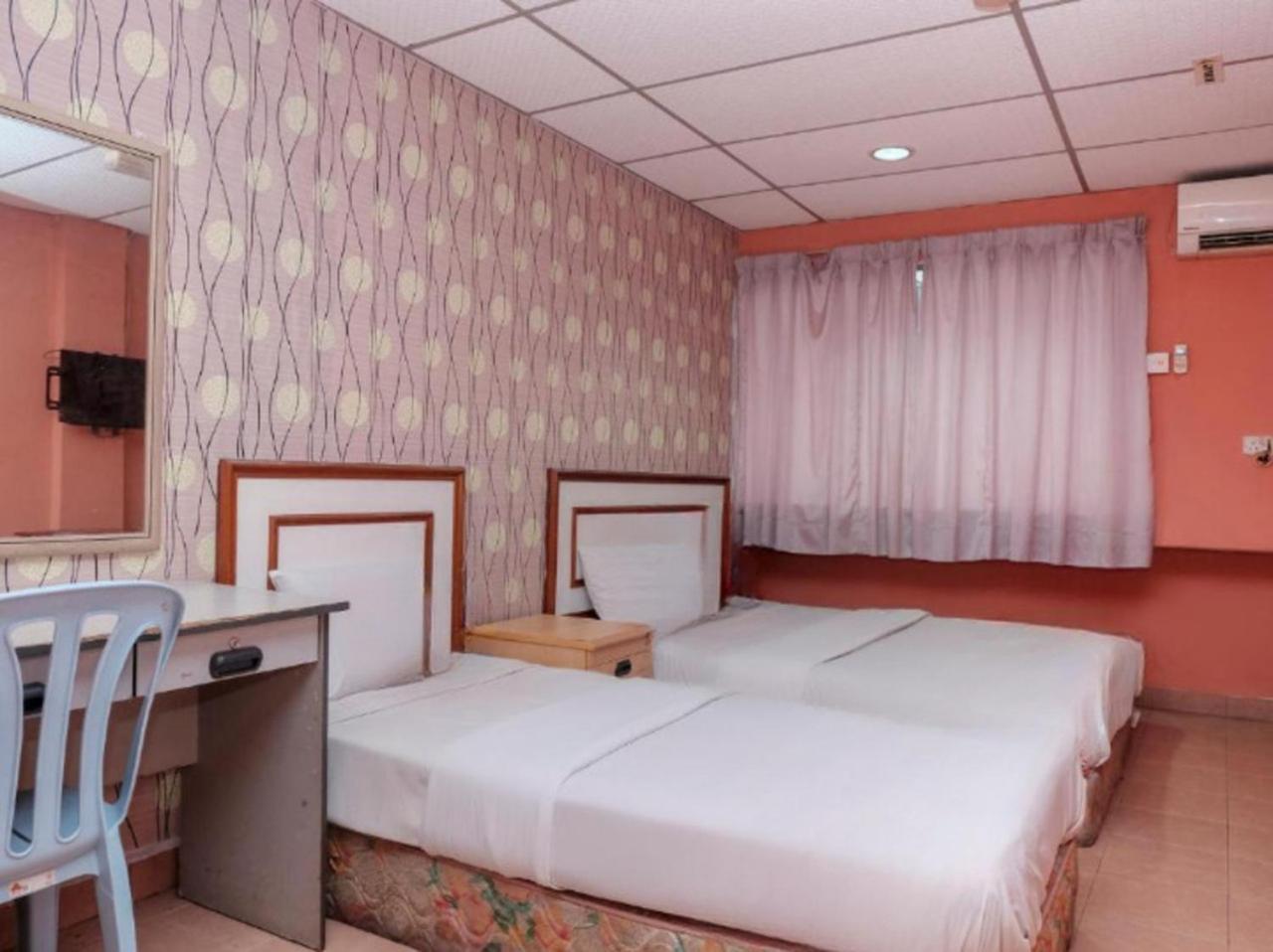 Hotel Tiara Chukai Екстериор снимка