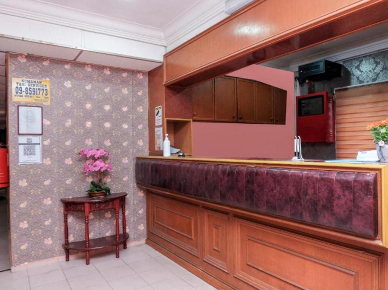 Hotel Tiara Chukai Екстериор снимка