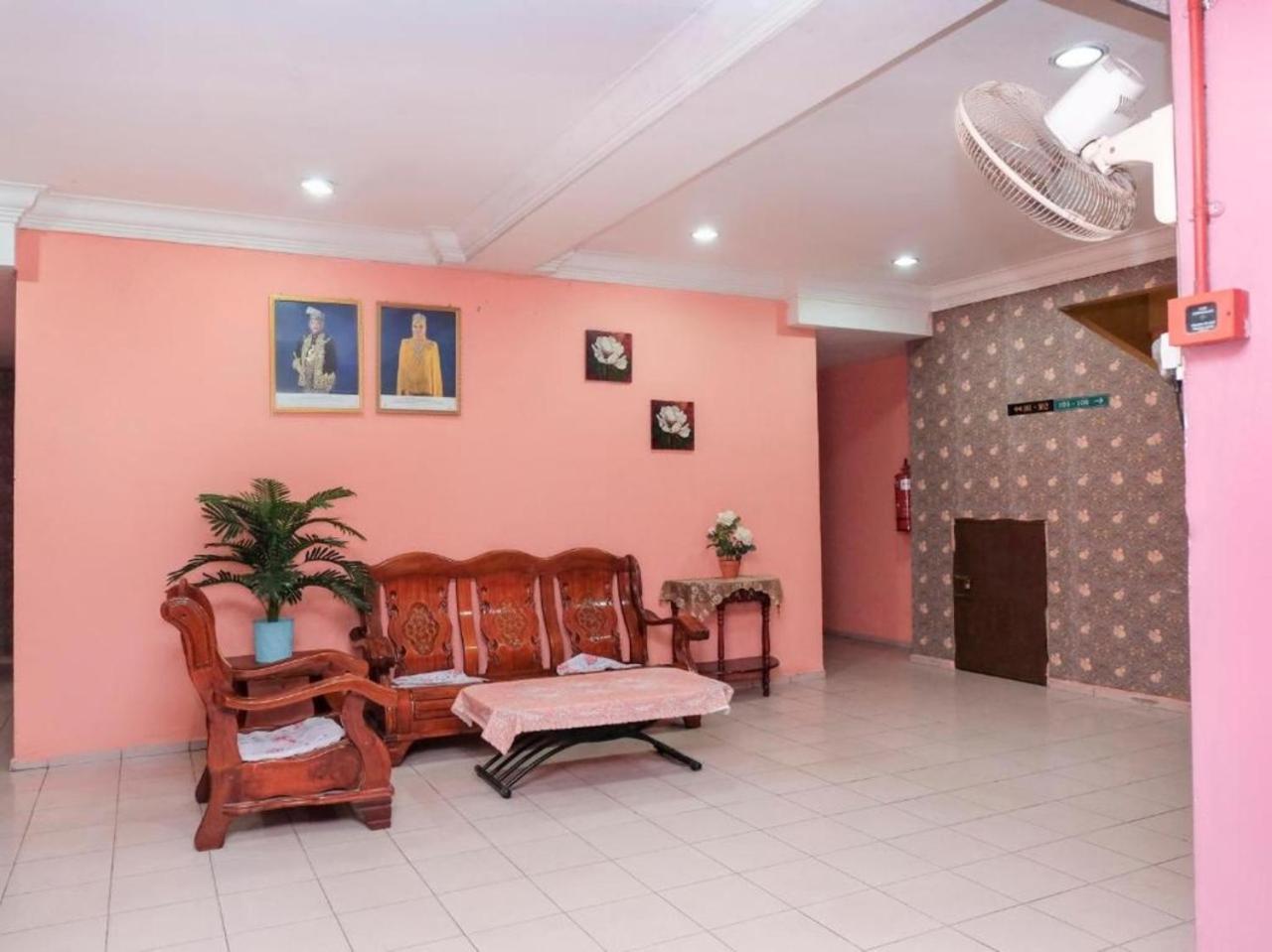 Hotel Tiara Chukai Екстериор снимка