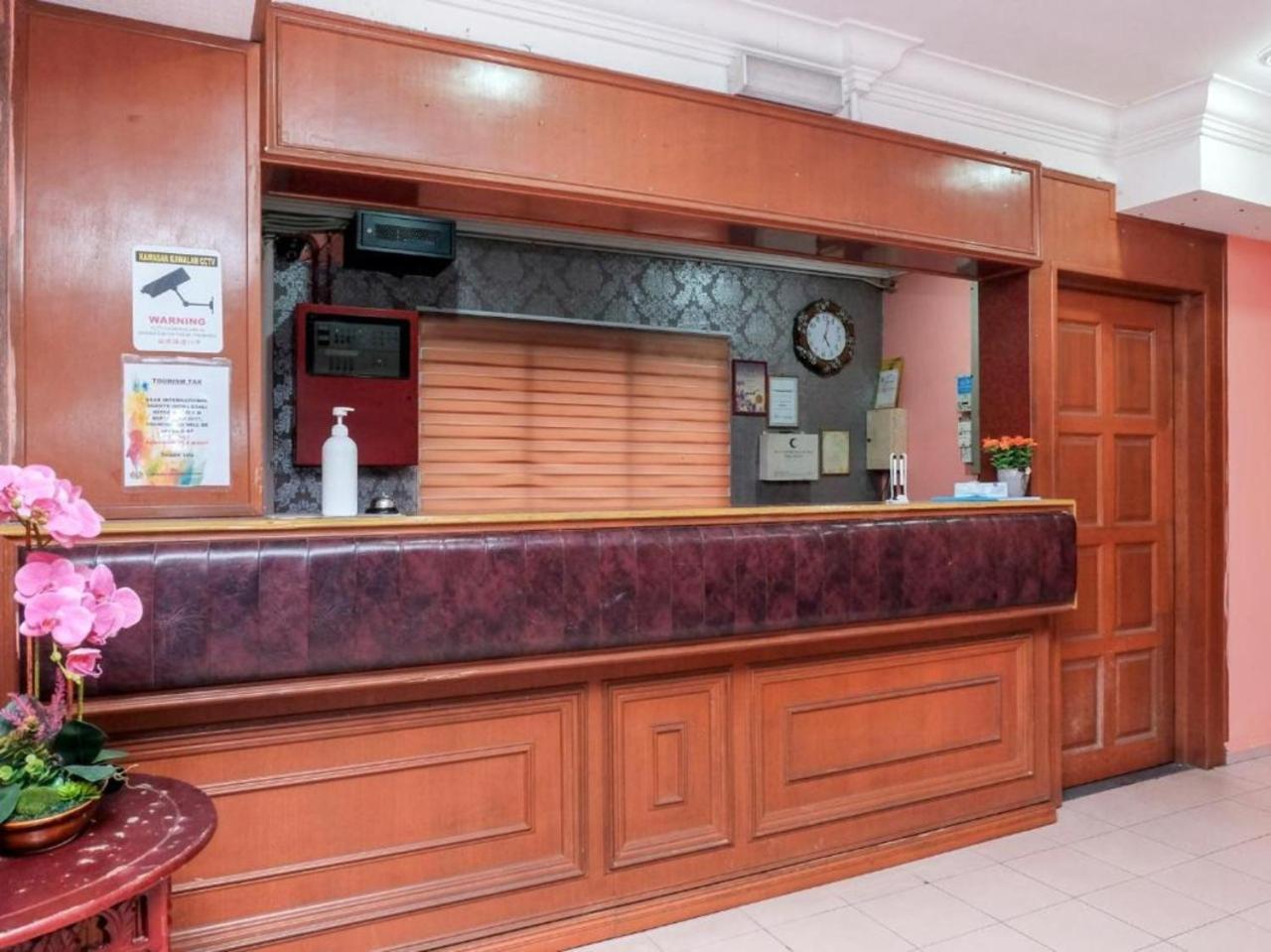 Hotel Tiara Chukai Екстериор снимка